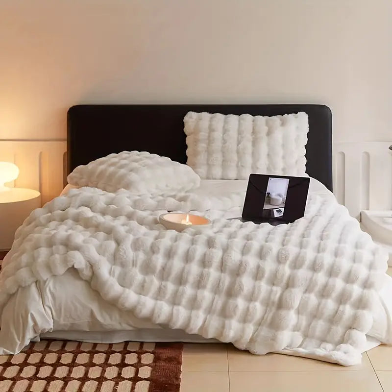 Soft and Cozy Plush Blanket - Vintage Elegance for Ultimate Comfort- White