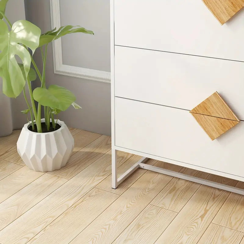 4 Chest of Drawers