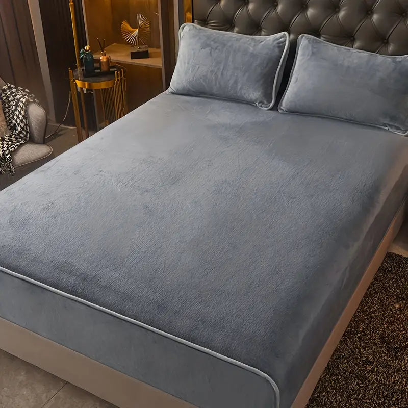Luxurious Milk Fleece Queen Fitted Sheet - Cozy Grey