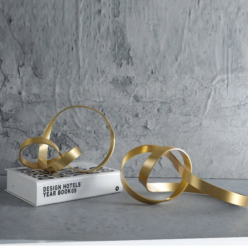 Chic Metal Art Ornament for Stylish Nordic Home Decor