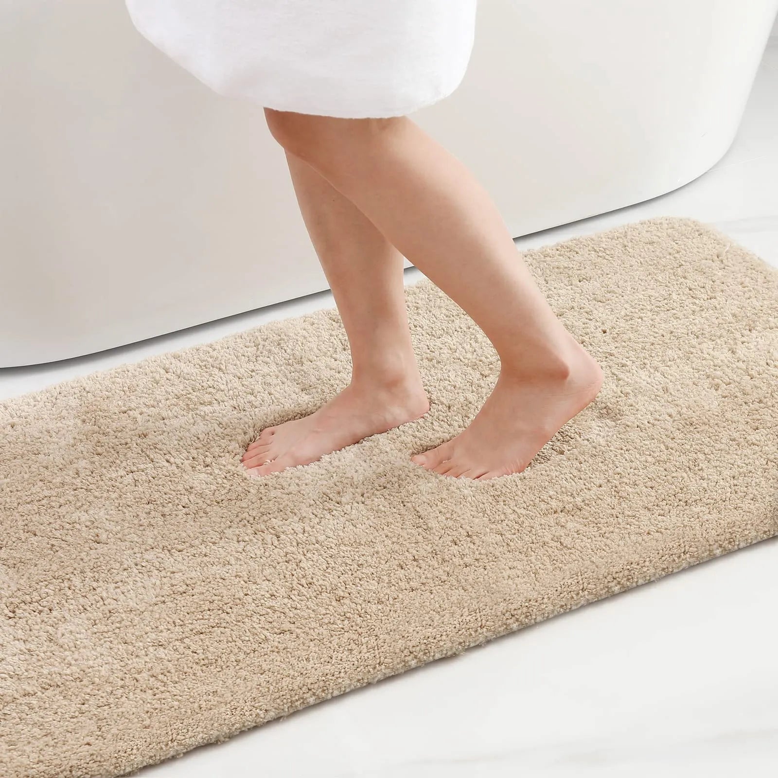 Luxuriously Soft, Absorbent, Non-Slip Rug for a Stylish Bathroom Retreat