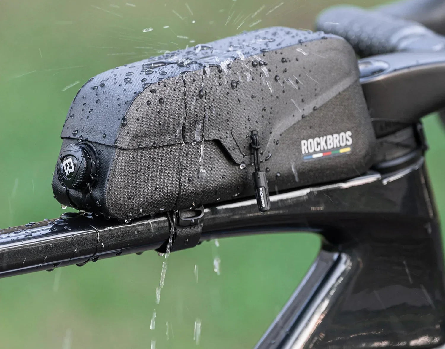 0.9L Magnetic Suction Bicycle Waterproof Nylon Pipe Tube Bag Black